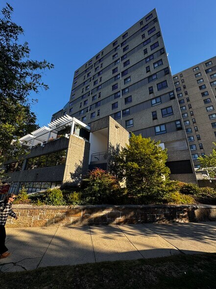 More Photos Of 1550 Beacon St, Brookline Apartments For Lease