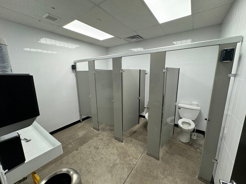 More Photos Of 511 Route 168, Turnersville Warehouse For Lease