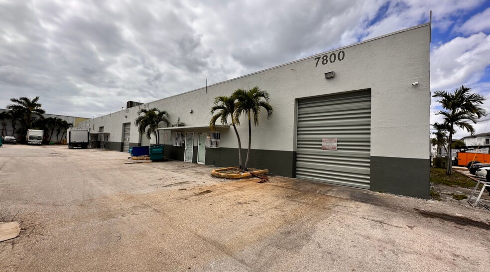 More Photos Of 7800-7840 W 2nd Ct, Hialeah Warehouse For Lease