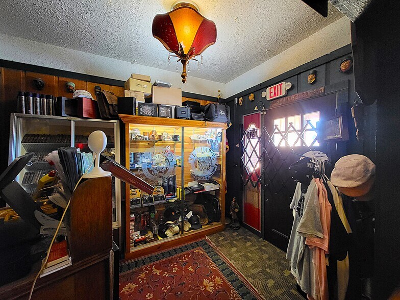 More Photos Of 1209 W 7th St, Joplin Office For Sale