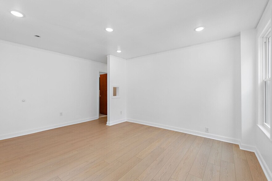 More Photos Of 306 Main St, Parkville Apartments For Sale