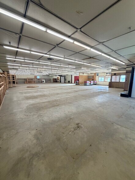 More Photos Of 420 S Main St, Caribou Warehouse For Sale