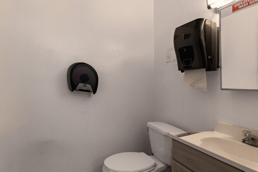 More Photos Of 3317-3347 NW 74th Ave, Miami Warehouse For Sale