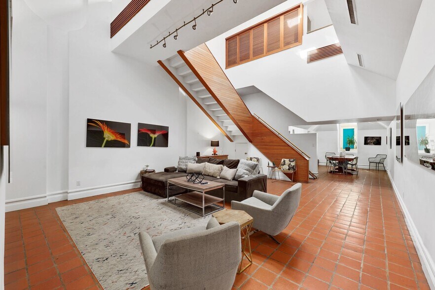 More Photos Of 410 E 6th St, Austin Loft Creative Space For Lease