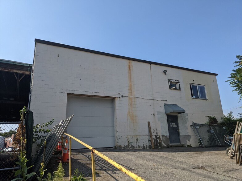 More Photos Of 48 New St Rear, Cambridge Warehouse For Lease