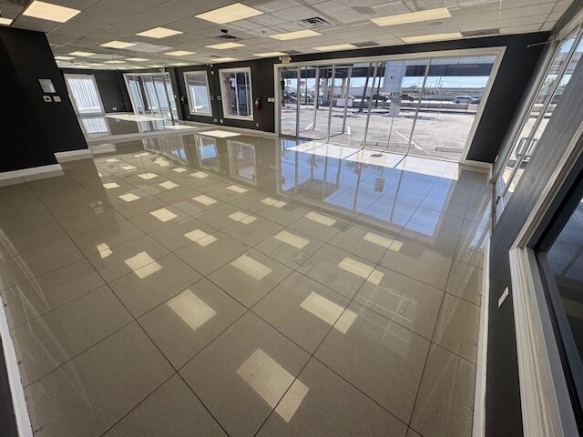 More Photos Of 5712 Southwest Fwy, Houston Auto Dealership For Lease