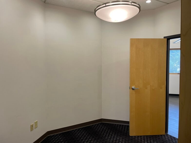 More Photos Of 1735 Central Ave, Albany Office For Sale