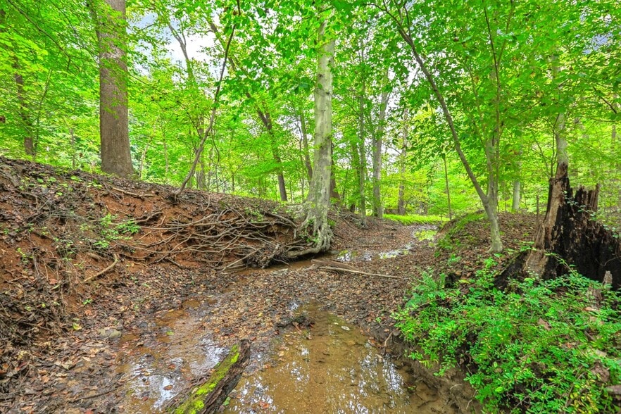 More Photos Of 9955 Belair Rd, Kingsville Flex For Sale