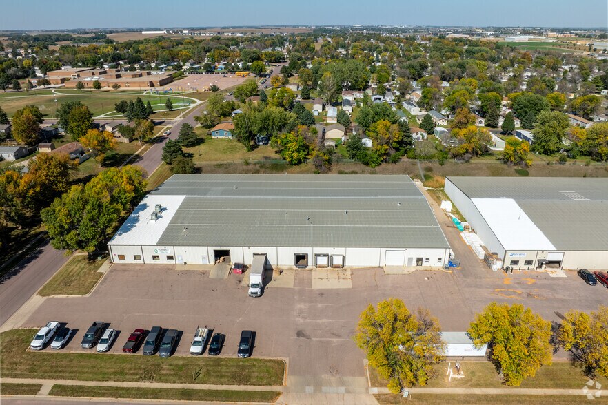 More Photos Of 5620 W 9th St, Sioux Falls Distribution For Sale