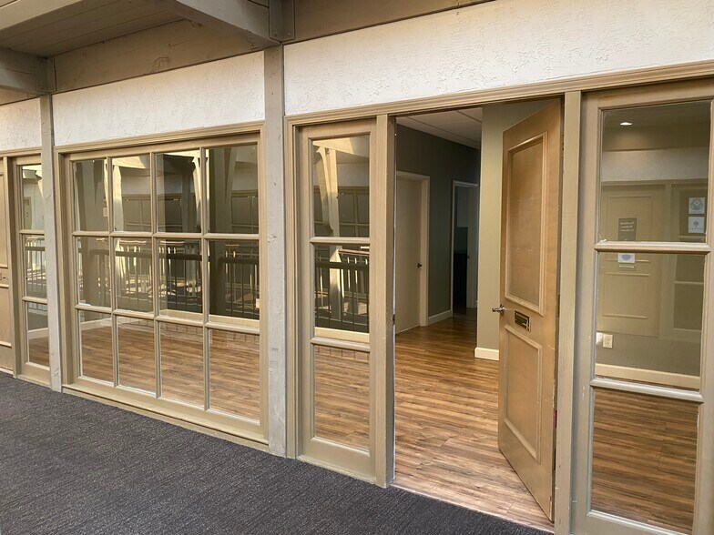 More Photos Of 4444 N Belleview Ave, Kansas City Unknown For Lease