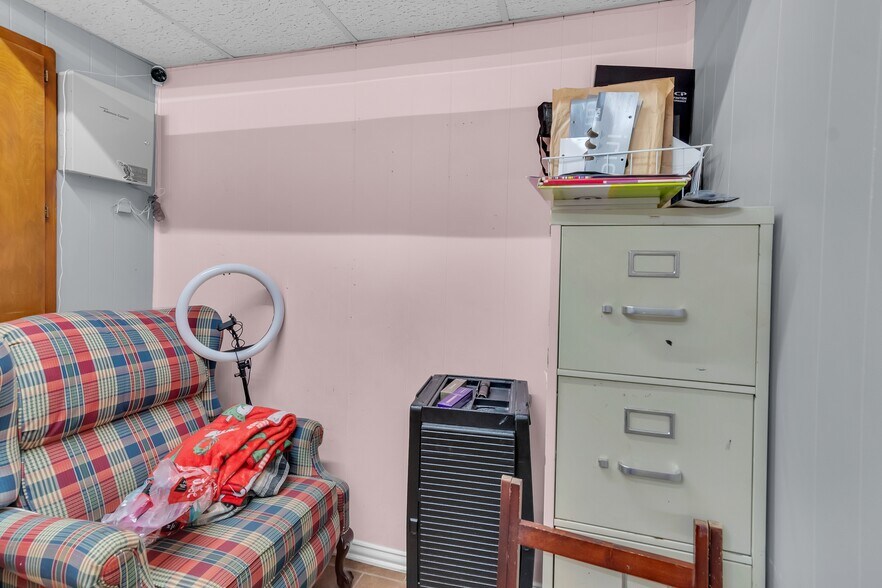 More Photos Of 4600 NE 28th St, Haltom City Storefront Retail Office For Sale