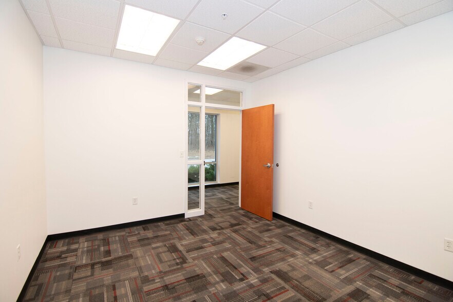 More Photos Of 3 Unlimited Dr, Saratoga Springs Office For Lease
