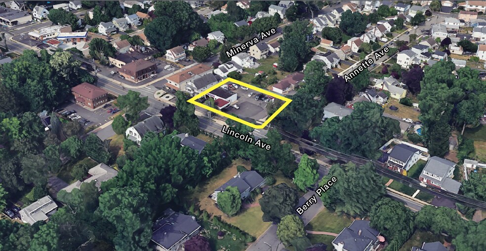 Primary Photo Of 366 Lincoln Ave, Hawthorne Service Station For Lease