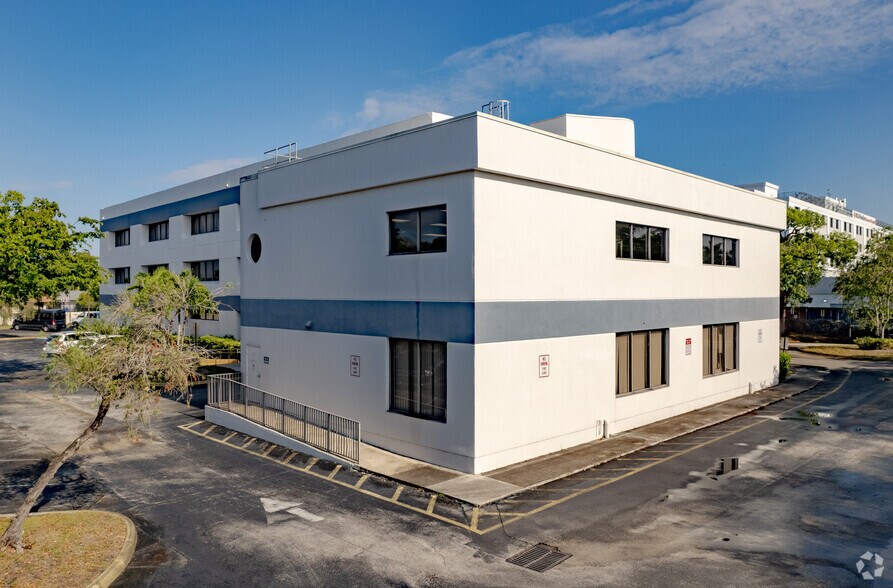 More Photos Of 7710 NW 71st Ct, Tamarac Medical For Lease