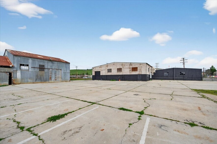More Photos Of 749 N Plano St, Porterville Warehouse For Sale