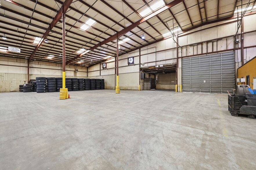 More Photos Of 1526 S Brightleaf Blvd, Smithfield Warehouse For Lease
