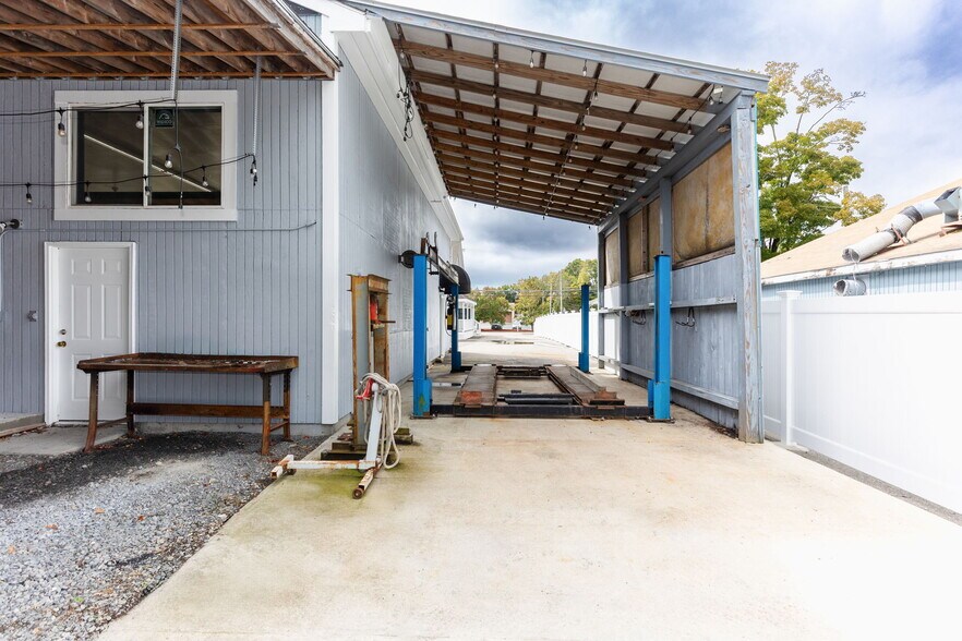 More Photos Of 280 Washington St, North Easton Flex For Sale