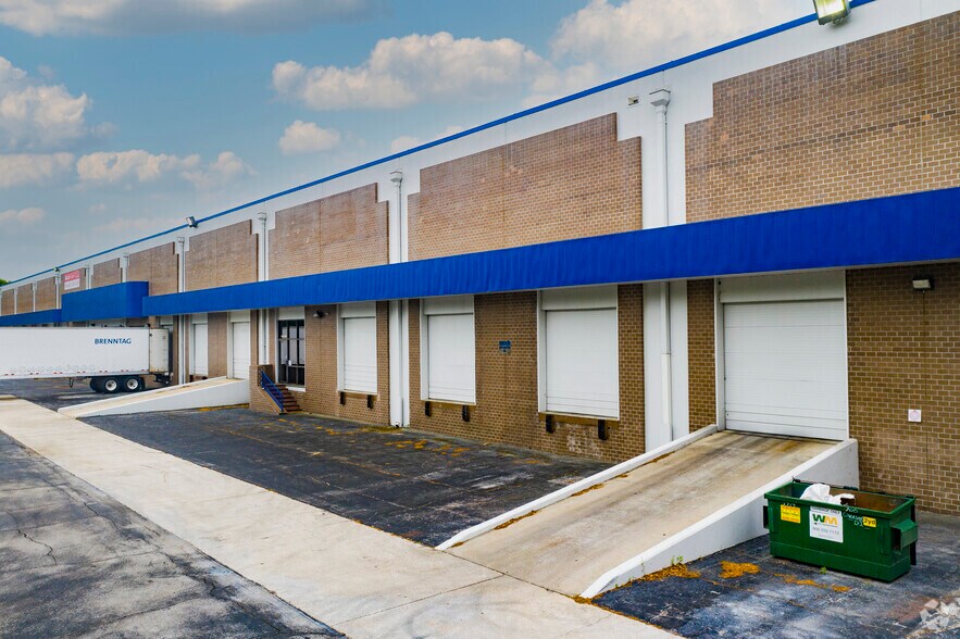 More Photos Of 3719 Corporex Park Dr, Tampa Warehouse For Lease