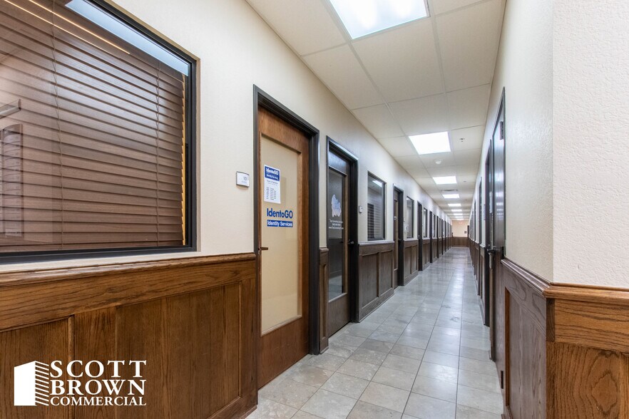 More Photos Of 721-725 S Interstate 35, Denton Office For Lease