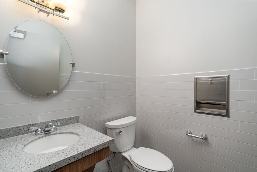 More Photos Of 1001 Merylinger Ct, Franklin Medical For Lease