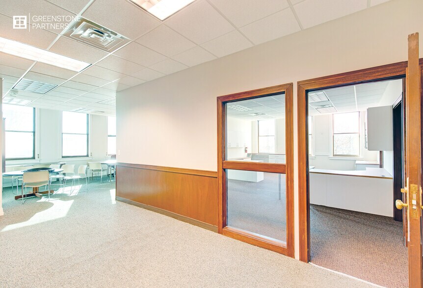 More Photos Of 104 N Oak Park Ave, Oak Park Office For Sale