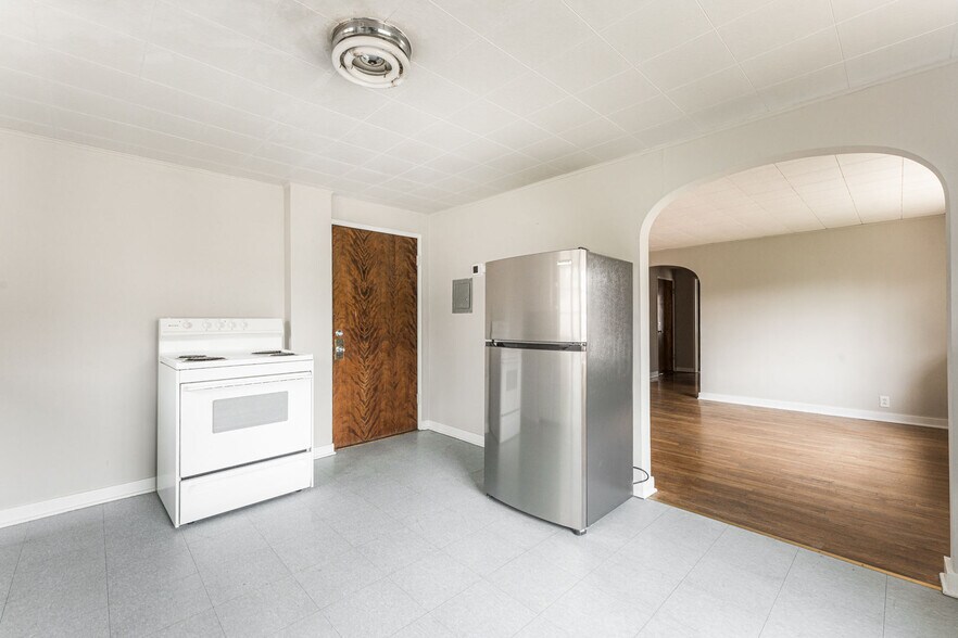 More Photos Of 524 Cross St, Sycamore Apartments For Sale