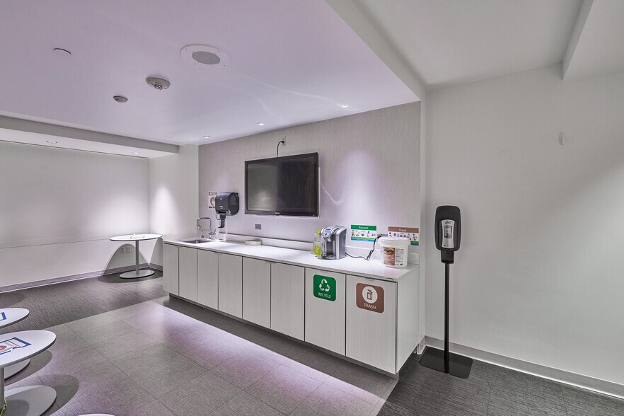 More Photos Of 12 Reads Way, New Castle Office For Lease