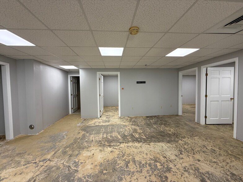More Photos Of 694 Main St, Holden Office For Lease