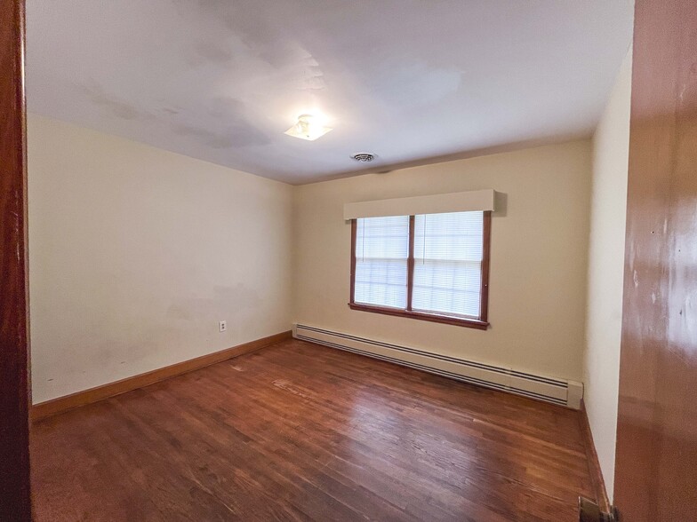 More Photos Of 1001 E Lynchburg Salem Tpke, Bedford Office For Sale