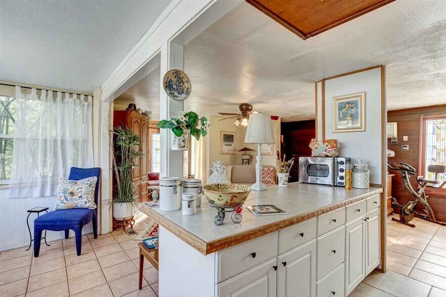 More Photos Of 1064 Broadway, Dunedin Hotel For Sale