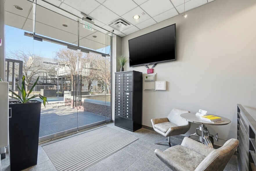 More Photos Of 1 W Mountain St, Fayetteville Office For Lease