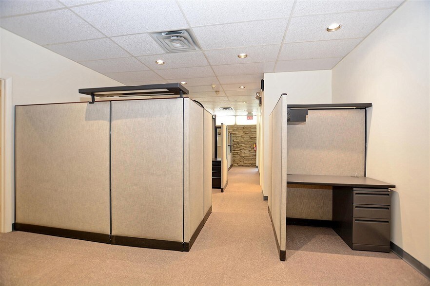 More Photos Of 512 Higgins Rd, Park Ridge Office For Lease