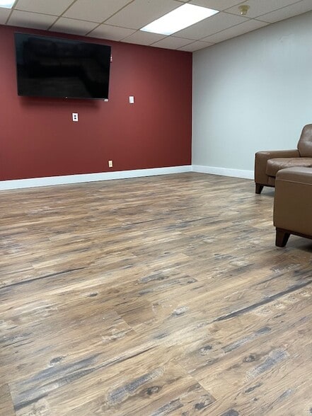 More Photos Of 44 Executive Blvd, Elmsford Loft Creative Space For Lease