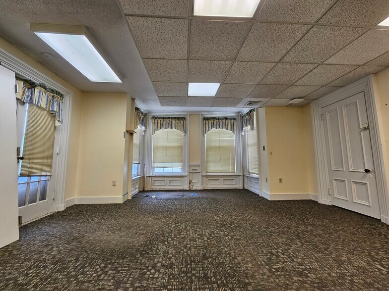 More Photos Of 103 S Main St, Middletown Office For Sale