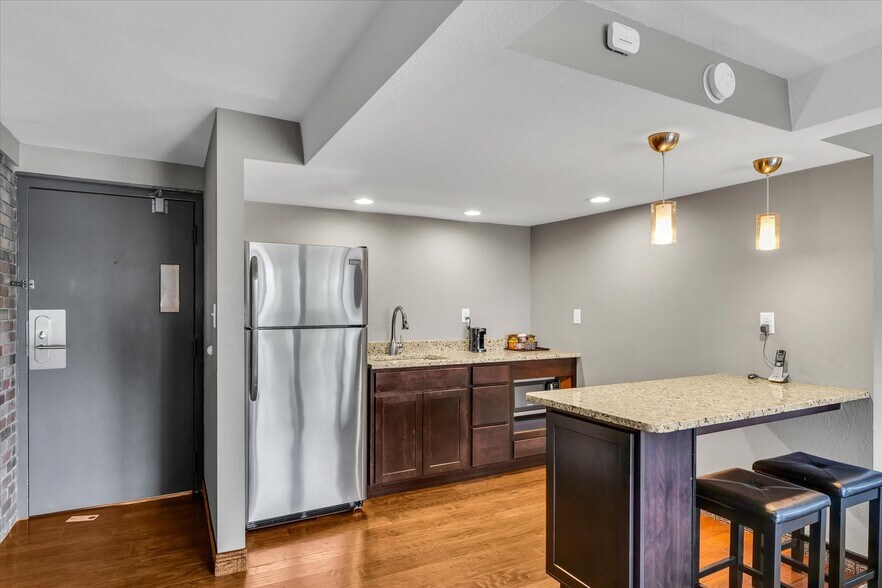 More Photos Of 1907 N Cunningham Ave, Urbana Hotel For Sale