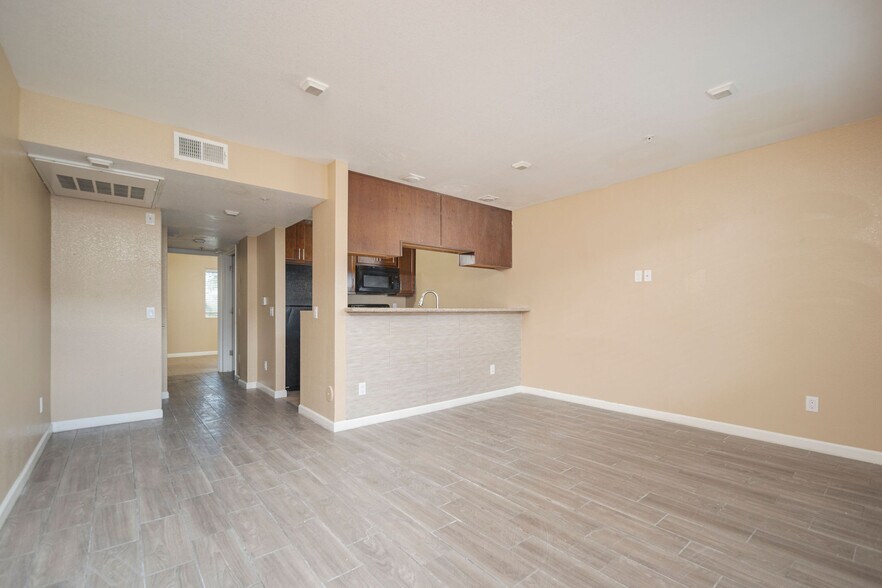 More Photos Of 6220 W Ocotillo Rd, Glendale Apartments For Sale