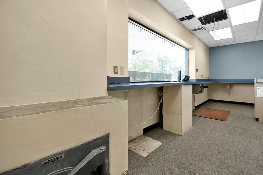 More Photos Of 245 N Seltzer St, Crestline Bank For Sale