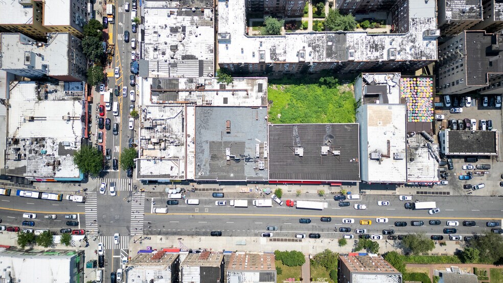 More Photos Of 4910 Broadway, New York Drugstore For Lease