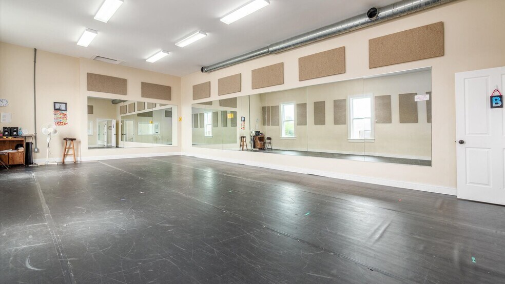 More Photos Of 927 Wheeling Ave, Cambridge Medical For Sale