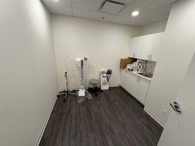 More Photos Of 11770 Fraser St, Maple Ridge Medical For Lease