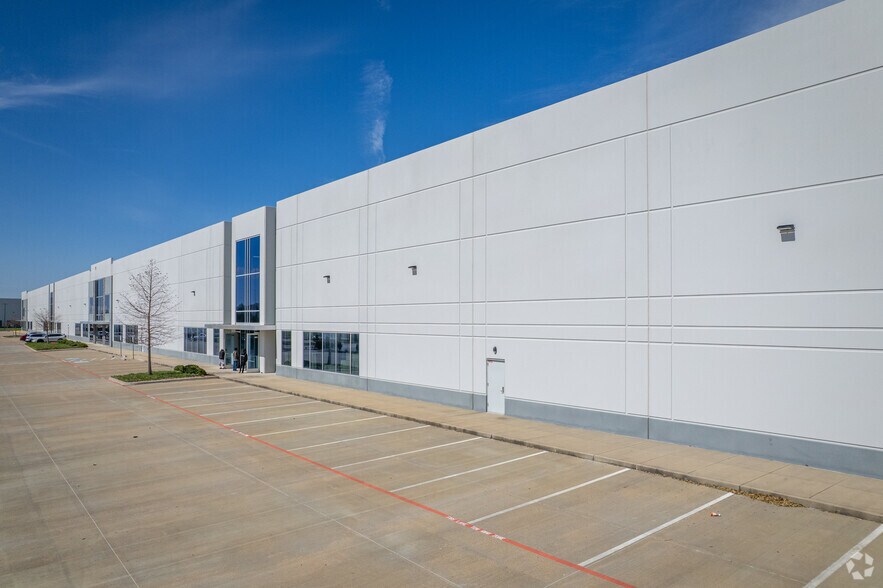 More Photos Of 5615-5890 W Fuqua St, Houston Unknown For Lease