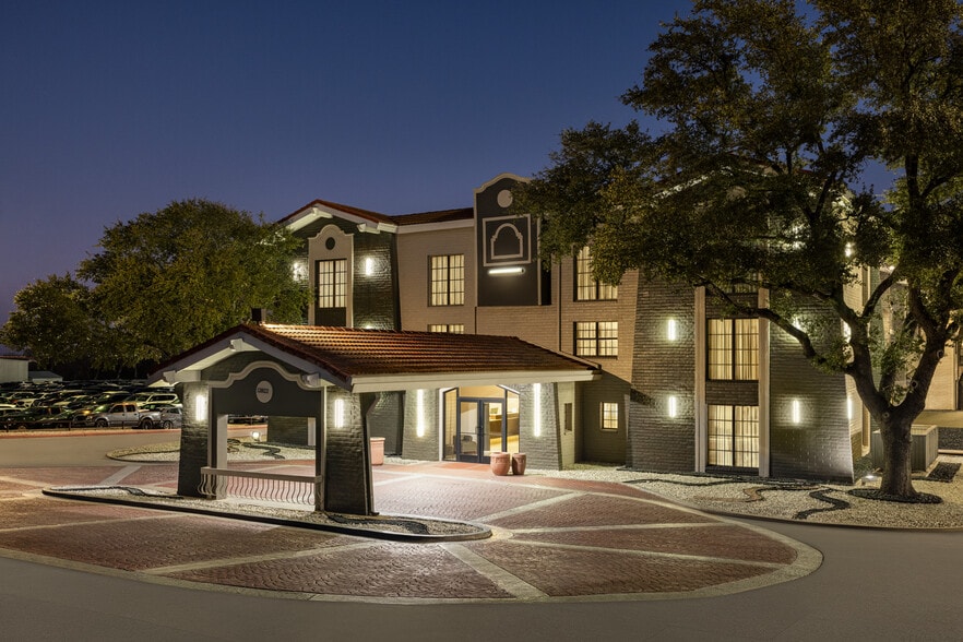 Primary Photo Of 12822 N Interstate 35, Live Oak Hotel For Sale