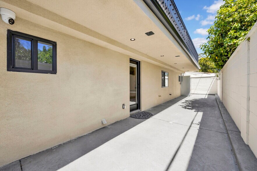 More Photos Of 7410 Denny Ave, Sun Valley Healthcare For Sale