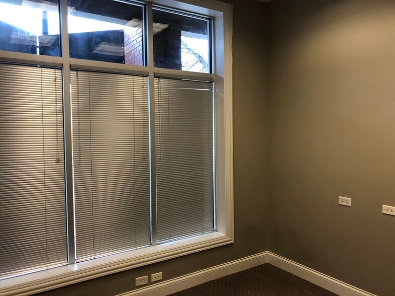 More Photos Of 1136 W Diversey Pkwy, Chicago Apartments For Sale