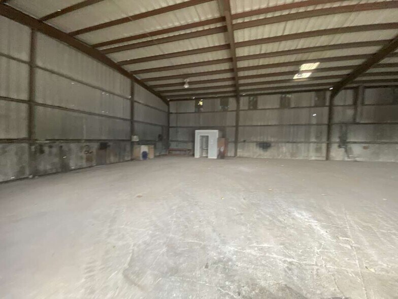 More Photos Of 1012 W Jackson, Pasadena Manufacturing For Lease
