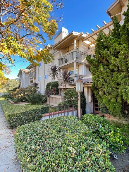 More Photos Of 4069 Goldfinch St, San Diego Apartments For Sale