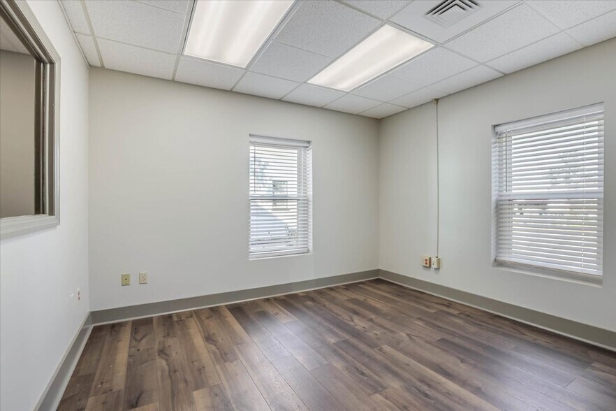More Photos Of 1310 Thomasville Rd, Tallahassee Office For Sale