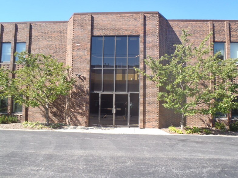 More Photos Of 231 W Grand Ave, Bensenville Office For Lease