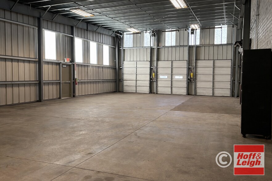 More Photos Of 400 Cherry Ave SE, Canton Manufacturing For Lease