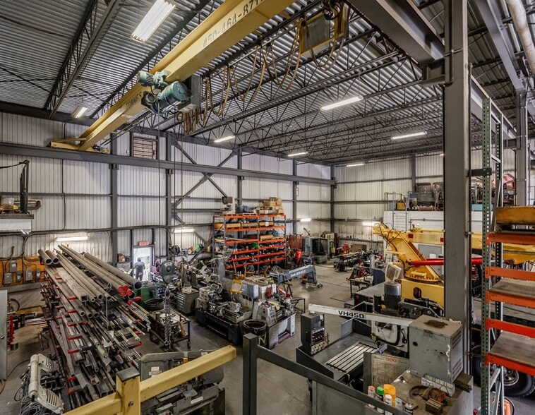 More Photos Of 5281 Boul Cléroux, Laval Warehouse For Sale